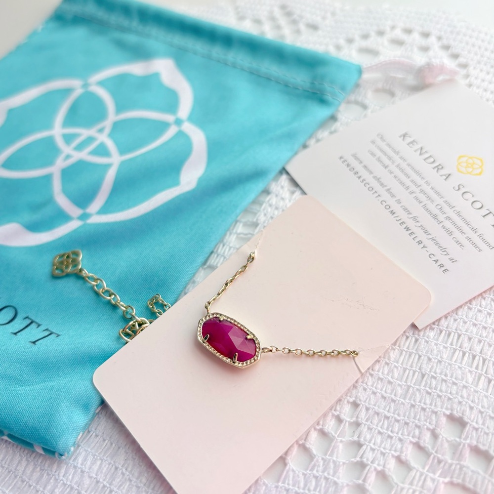 Kendra Scott Elisa Gold Chain Necklace Magenta stone 15-17" Length With Bag 🤍✨ - Picture 2 of 4